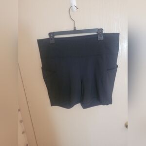 Fabletics Stretchy Casual Black Biker Shorts With Pockets Womens Size 1XL